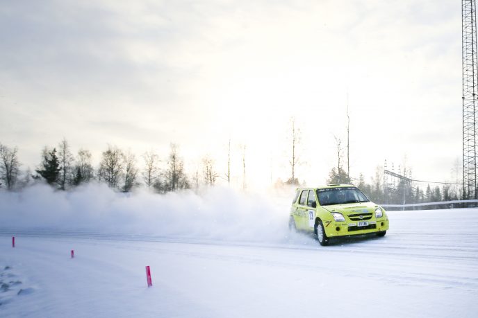 Magnus Henriksson och Staffan Lindberg kör Rallysprint under SM-veckan den 18 januari 2014 i Umeå.