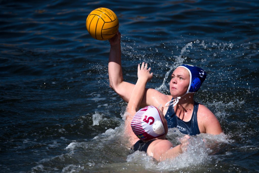 Duell i mötet mellan Järfälla och Lugi i beachvattenpolo under dag 6 av SM-veckan 2018 den 7 juli 2018 i Helsingborg.